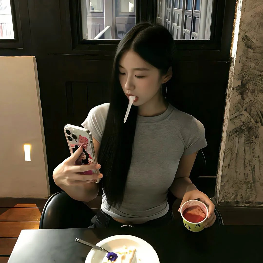 和帅哥一起吃饭